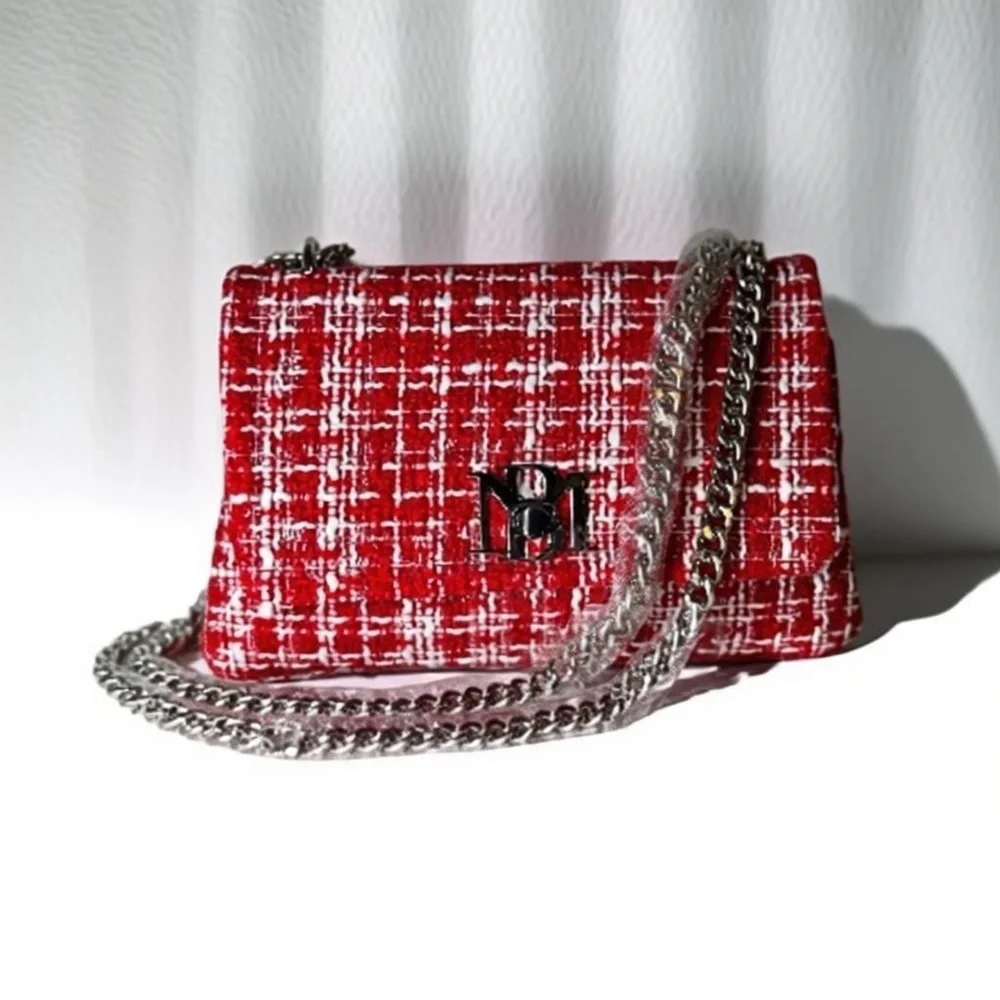 Badgley Mischka step into